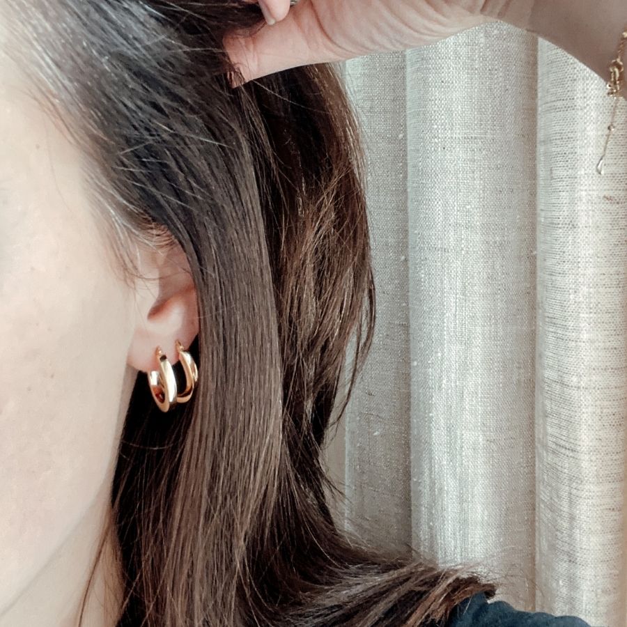 Lightweight Gold Square Hoop Earrings 14 ct gold - 21 mm
