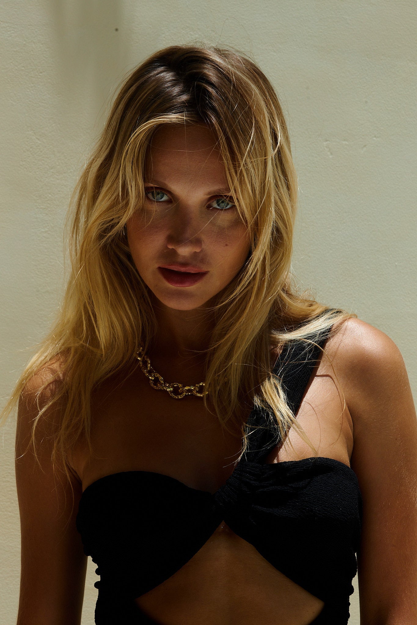 Frankie necklace brass