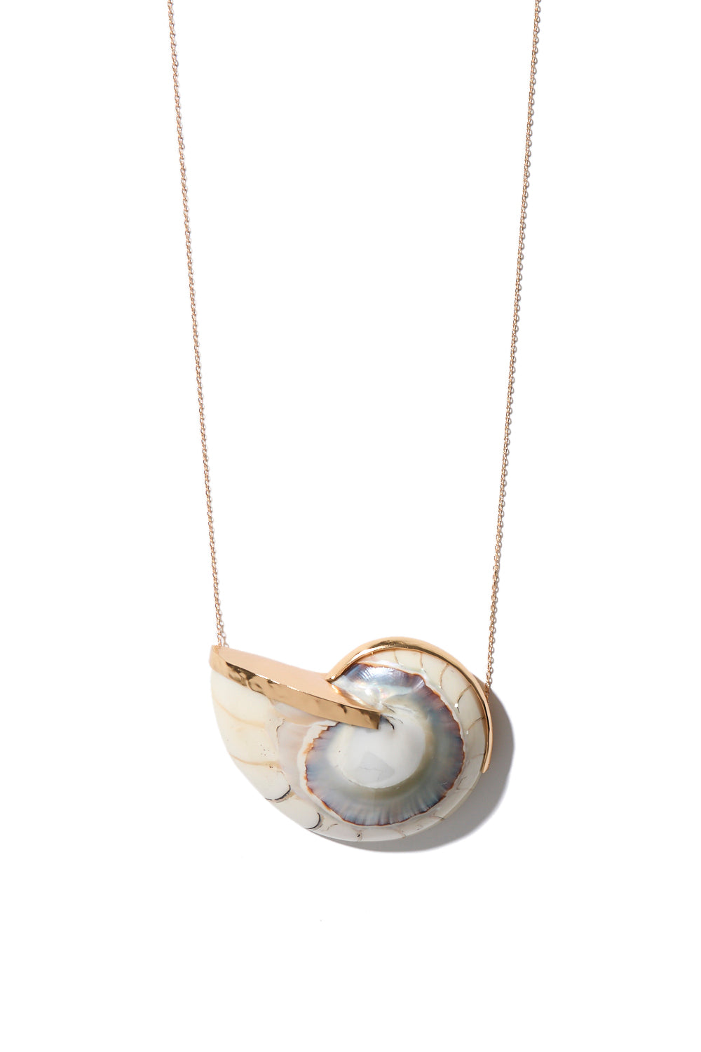 Grand spiral shell necklace beige