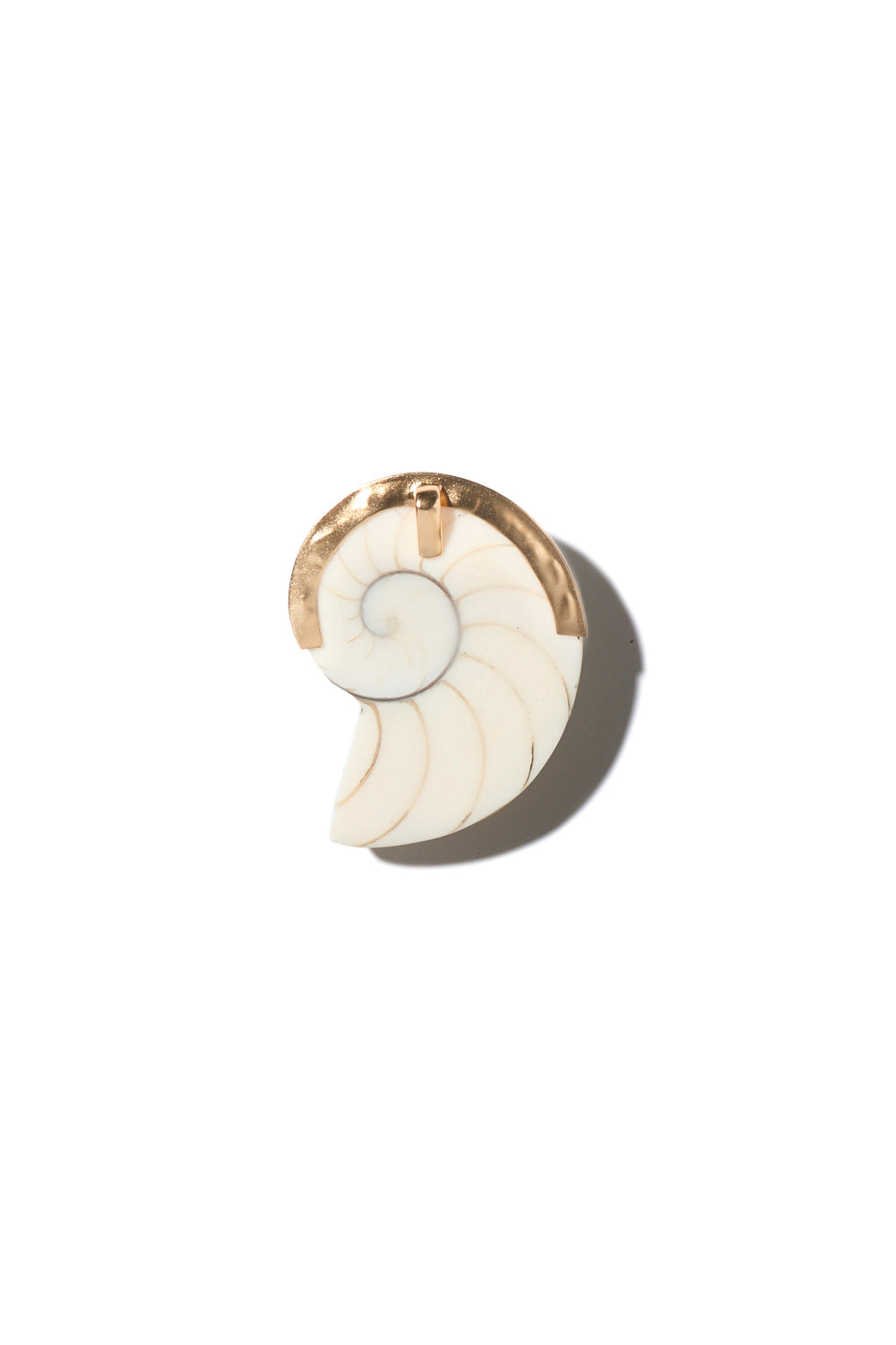 Grand spiral shell pendant beige